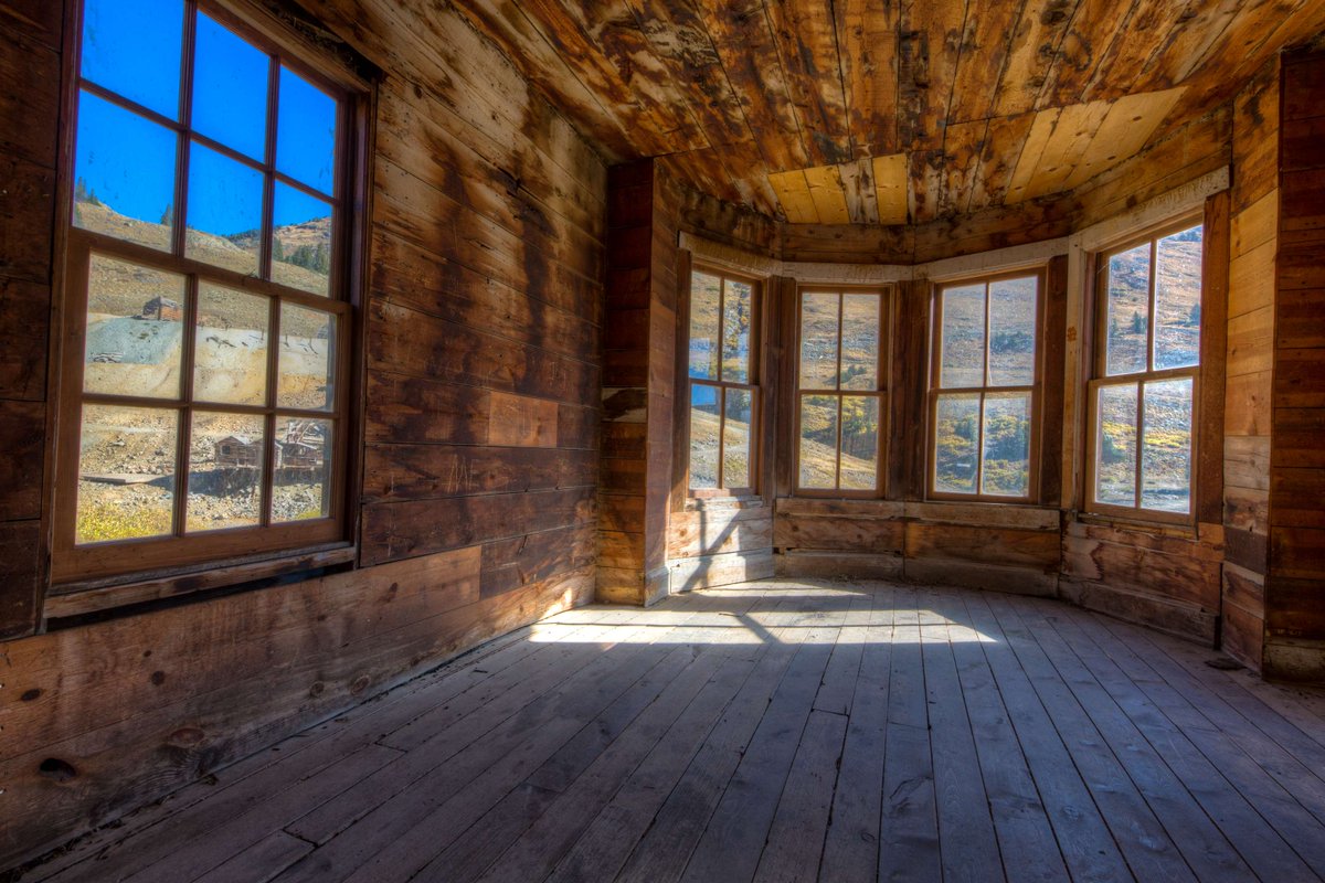 BLM_CO's tweet image. 👻🌇

Have you ever visited a ghost town on #YourPublicLands in Colorado? Many like Animas Forks were once mining camps but were abandoned due to falling metal prices. You can visit this site on the #AlpineLoop! 

BLM Colorado 📸 by Brigette Waltermire and Bob Wick