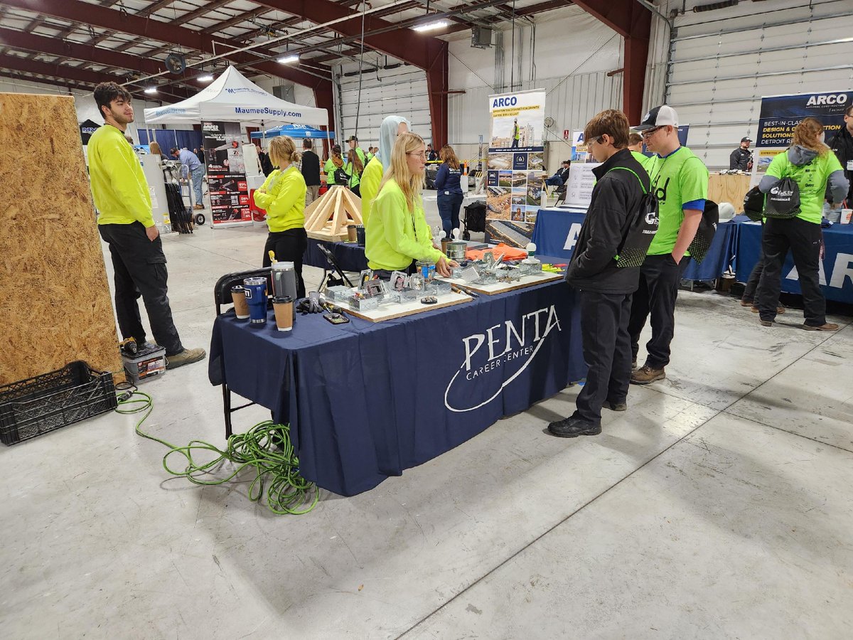 pentacareerctr's tweet photo. 🔨✨ Penta Construction students participated in the Build My Future career expo, held at the Wood County Fairgrounds! 💼 High school students from over 20 school districts attended the event to, explore exciting career paths in the construction industry. 

🏗️⚡Our booth featu... https://t.co/QAsepihKjl