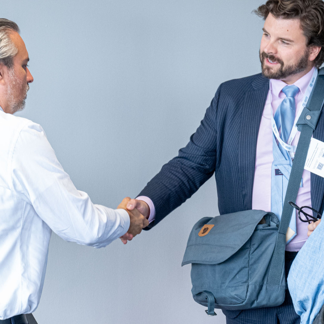 Conference prep: Just smile and make eye contact to show that you are friendly and approachable. #ConferencePrep #NetworkingTips #ProfessionalDevelopment #BusinessNetworking #ConfidenceInNetworking #EyeContact #FriendlyApproach #CareerGrowth
