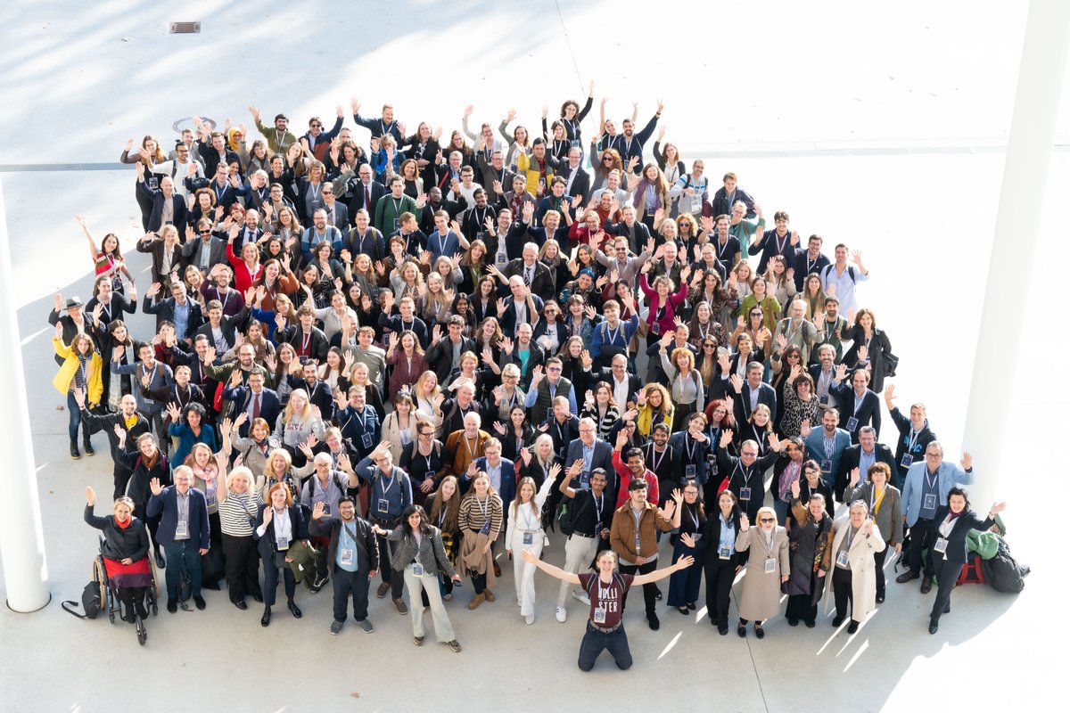 UnivPoitiers's tweet photo. 🌍 Clap de fin pour le Forum #EC2U à Linz !

Notre délégation a représenté l'université pendant ces 3 jours d'échanges autour des défis sociétaux actuels. Ce fut une belle rencontre avec les #étudiants, les équipes administratives et #chercheurs des universités partenaires 🙌 https://t.co/vFUWQN7Nvz