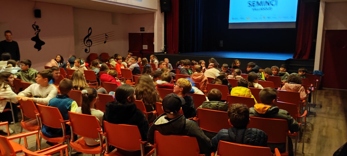 DelibesCeipNava's tweet photo. Hoy los alumnos de 1° a 6° han podido disfrutar de la película seleccionada por la Seminci "Ernesto y Celestine. Cuentos de invierno"
Gracias a @SEMINCI por contar con nuestra localidad para la proyección de la película y al Ayuntamiento de Nava del Rey por la colaboración. https://t.co/AjuNnjIkL7