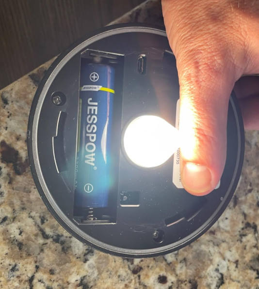 Jesspowus's tweet photo. 💡🔦Replacement Ring battery: https://t.co/NX65EDxbCA
I’ve been using these batteries for about a month now and they keep recharging and making my light shine bright at night. I recommend these rechargeable batteries if you have Ring solar light product.

#ring #flashlight #USA https://t.co/6GPD5CrrIU