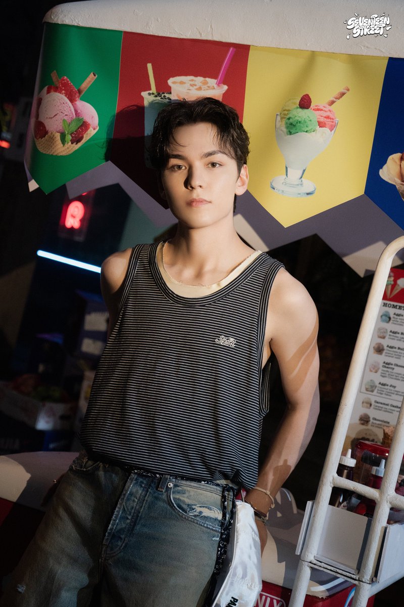vernonsource's tweet photo. seventeen street photo dump #vernon #버논 https://t.co/QUc1lfqdjM