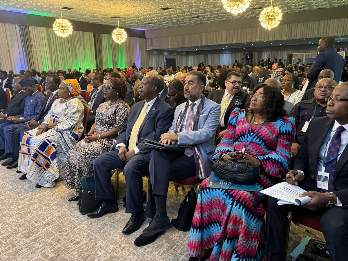 AUC_PAPS's tweet photo. The 15th #AU High-Level Retreat on the Promotion of Peace, Security and Stability in Africa (#AUPeaceRetreat) opens in Abidjan, with addresses by Vice President Tiémoko Meyliet Koné of 🇨🇮 and Chairperson @AUC_MoussaFaki and the presence of Former Presidents and other dignitaries https://t.co/oOddApxi72