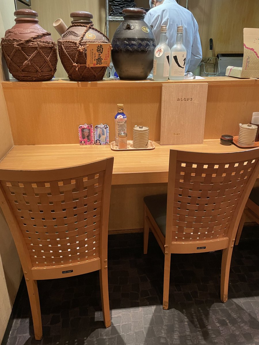 NWJNS_244's tweet photo. NewJeansの聖地巡礼 
パンサズがバニキャンの時に訪れた代官山の📍とんかつ げん田
店内にまな君グループと野良バニズ1組がいた（笑）
おばちゃんがバニズにフレンドリーでNWJNSについていっぱい話しかけてきた。
ミンジとハニはカウンターの一番奥の2席に座ったって。勿論同じメニューを食べた😋 https://t.co/ryzjzZvPlS