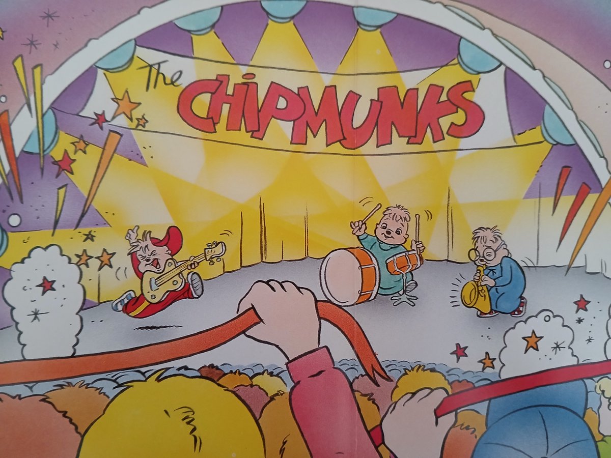 Chipettes_Rule's tweet photo. @officialalvinnn Love the artwork in this book! 😍😍😍 https://t.co/OKVzzRgnli