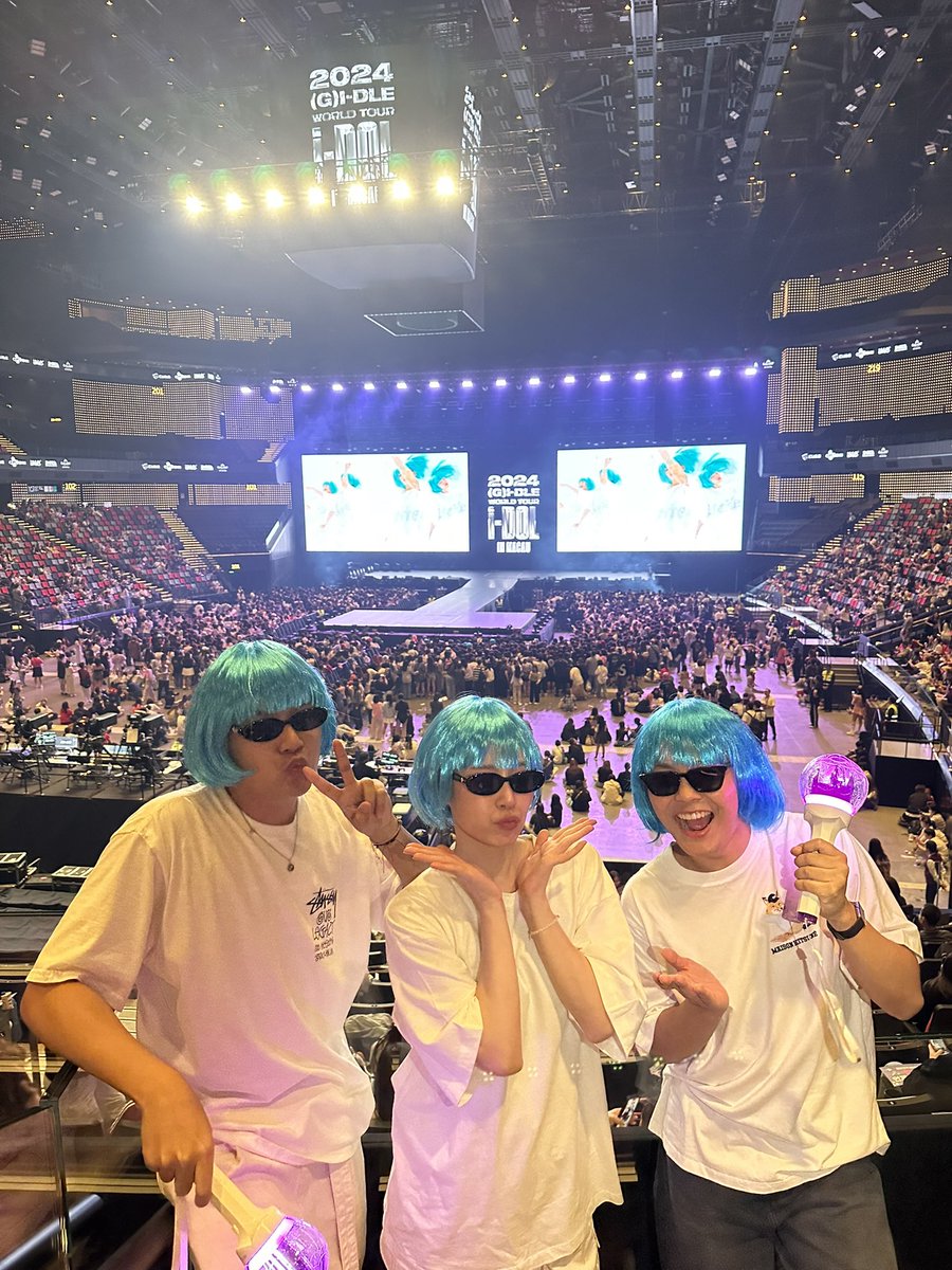 MatichonOnline's tweet photo. บรรยากาศหน้าคอนเสิร์ต 2024 (G)I-DLE WORLD TOUR [iDOL] IN MACAU ของสาวๆ เกิร์ลกรุ๊ป (G)I-DLE ซึ่งมี มินนี่ สาวไทยเป็น 1 ในเมมเบอร์ของวง จัดแสดงที่ GALAXY ARENA มาเก๊า วันแรก 

เหล่าบรรดาแฟนคลับทุกเพศทุกวัย ต่างจัดเต็มมาร่วมชมคอนเสิร์ต บางคนได้ใส่วิก และเสื้อสีขาว เหมือนลุกของสาวๆในเอ็มวีเพลงฮิต Wife หรือจะเป็นชุดนักเรียนไทย ก็มีให้เห็น งานนี้ยังมีแฟนคลับชาวไทย บินมาชมคอนเสิร์ตครั้งนี้กันอีกด้วย 
.
#มติชนออนไลน์ 
#2024_GIDLE_WORLDTOUR #2024_GIDLE_WORLDTOURinMacau
#여자아이들 #GIDLE #iDOL #Galaxyarena
