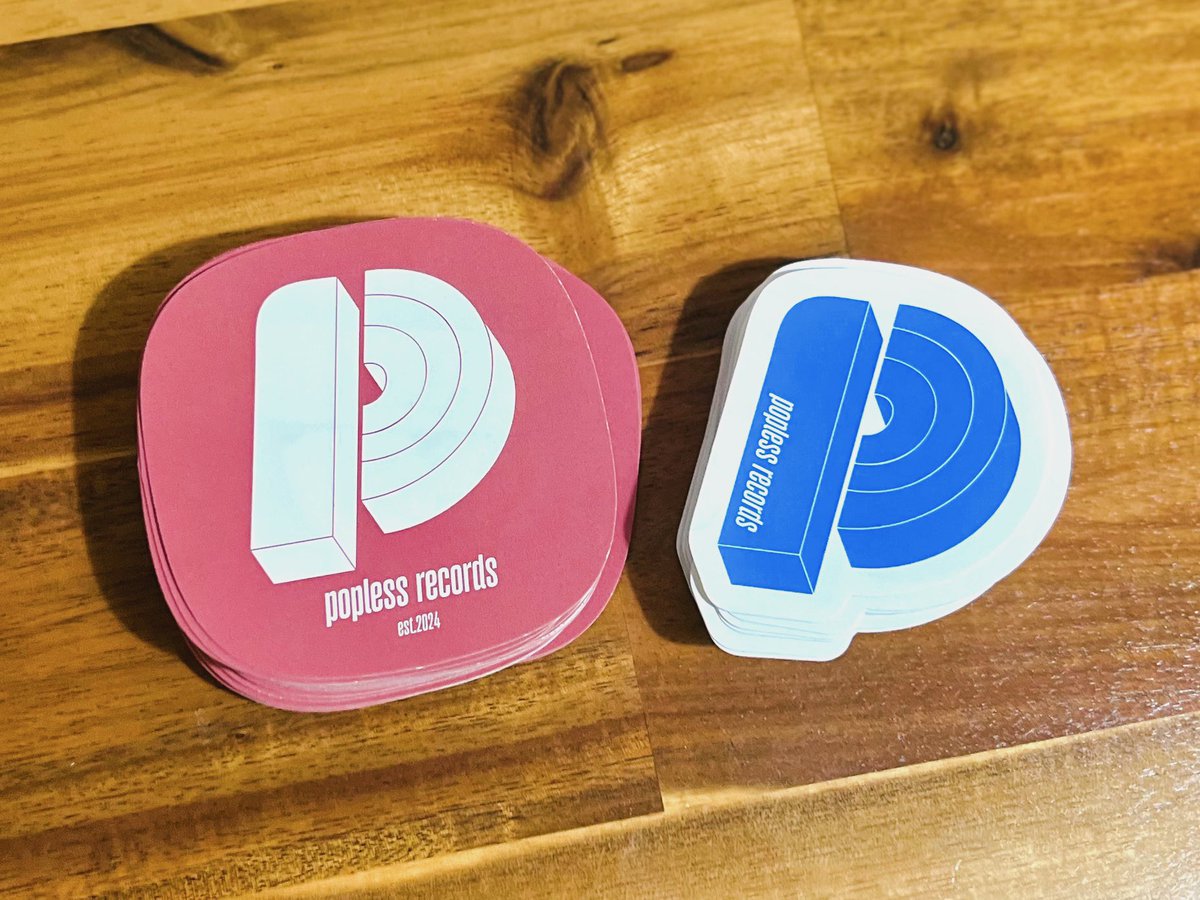 ____u's tweet image. 各所の理解と協力の下、今夏インディーズレーベルを立ち上げてpopless recordsと名付けました

明日の復興の花からTシャツ&amp;amp;ロンTを販売します。
製造費を除く売上は、地元である能登半島地震&amp;amp;大雨災害の支援金に寄付させていただきます！
ステッカーあげます

現場で着てくれてるチームのみんな😭👍👍