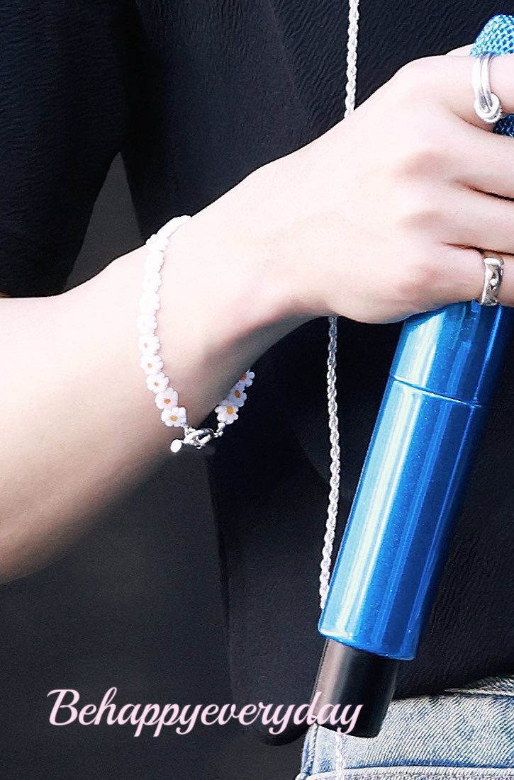 helloniut's tweet photo. A matching bracelet with Wonwoo? 😳 Check out this daisy bracelet made by @helloniut

🍊Shopee link: https://t.co/xGhNMoprc1 https://t.co/c4bVKnKAic