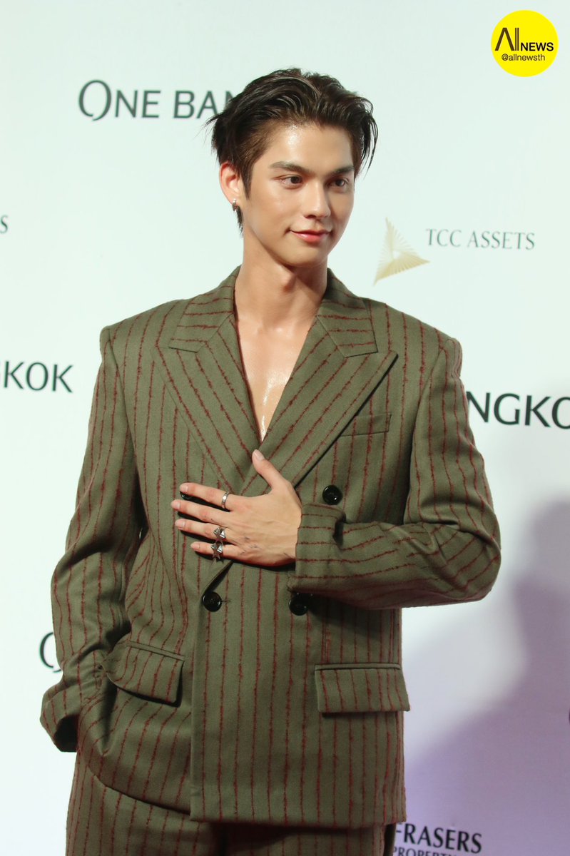 หนุ่มหล่อ!! “ไบร์ท วชิรวิชญ์" ร่วมเดินพรมแดง ในงานเปิดตัว "One Bangkok" แลนด์มาร์กแห่งใหม่ใจกลางกรุงเทพฯ ในธีม "Let Our Hearts Beat as One" 

#OneBangkokxBRIGHT
#OneBangkok
#TheHeartOfBangkok
#LetOurHeartsBeatAsOne
#OneBangkokPeople
#bbrightvc