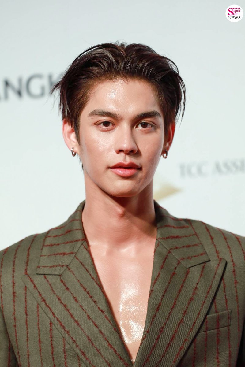 SuperstarnewsTH's tweet photo. #ไบร์ทวชิรวิชญ์ หล่อสะเทือนพรมแดง ✨❤️

📌เปิดตัว One Bangkok จุดหมายใหม่ใจกลางกรุงเทพฯ แหล่งรวมไลฟ์สไตล์และประสบการณ์ทุกมิติในที่เดียว 

#OneBangkokxBRIGHT
#bbrightvc
#OneBangkok #TheHeartOfBangkok https://t.co/VdFhlR614i