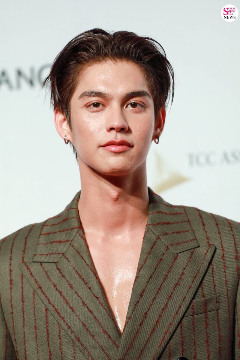 SuperstarnewsTH's tweet photo. #ไบร์ทวชิรวิชญ์ หล่อสะเทือนพรมแดง ✨❤️

📌เปิดตัว One Bangkok จุดหมายใหม่ใจกลางกรุงเทพฯ แหล่งรวมไลฟ์สไตล์และประสบการณ์ทุกมิติในที่เดียว 

#OneBangkokxBRIGHT
#bbrightvc
#OneBangkok #TheHeartOfBangkok https://t.co/VdFhlR614i
