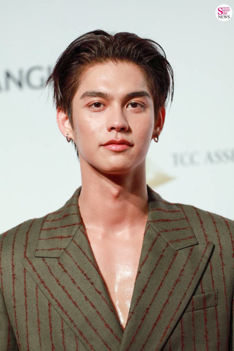 SuperstarnewsTH's tweet photo. #ไบร์ทวชิรวิชญ์ หล่อสะเทือนพรมแดง ✨❤️

📌เปิดตัว One Bangkok จุดหมายใหม่ใจกลางกรุงเทพฯ แหล่งรวมไลฟ์สไตล์และประสบการณ์ทุกมิติในที่เดียว 

#OneBangkokxBRIGHT
#bbrightvc
#OneBangkok #TheHeartOfBangkok https://t.co/VdFhlR614i