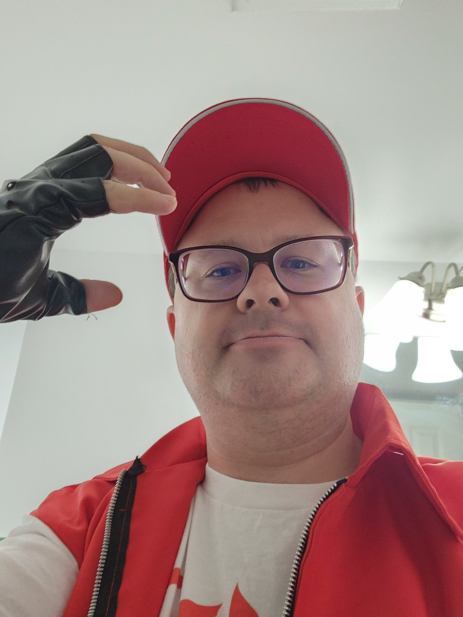 MattLuckX's tweet photo. This years Halloween Costume Cosplay peeps Terry Bogard https://t.co/DQvMFdOKkN