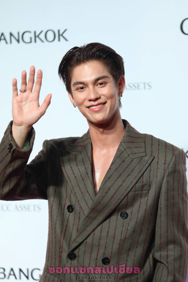 "ไบร์ท วชิรวิชญ์" ร่วมเดินพรมแดง ในงานเปิดตัว "One Bangkok" 

#bbrightvc
#OneBangkokxBRIGHT
#LetOurHeartsBeatAsOne
#OneBangkok #TheHeartOfBangkok
#OneBangkokPeople