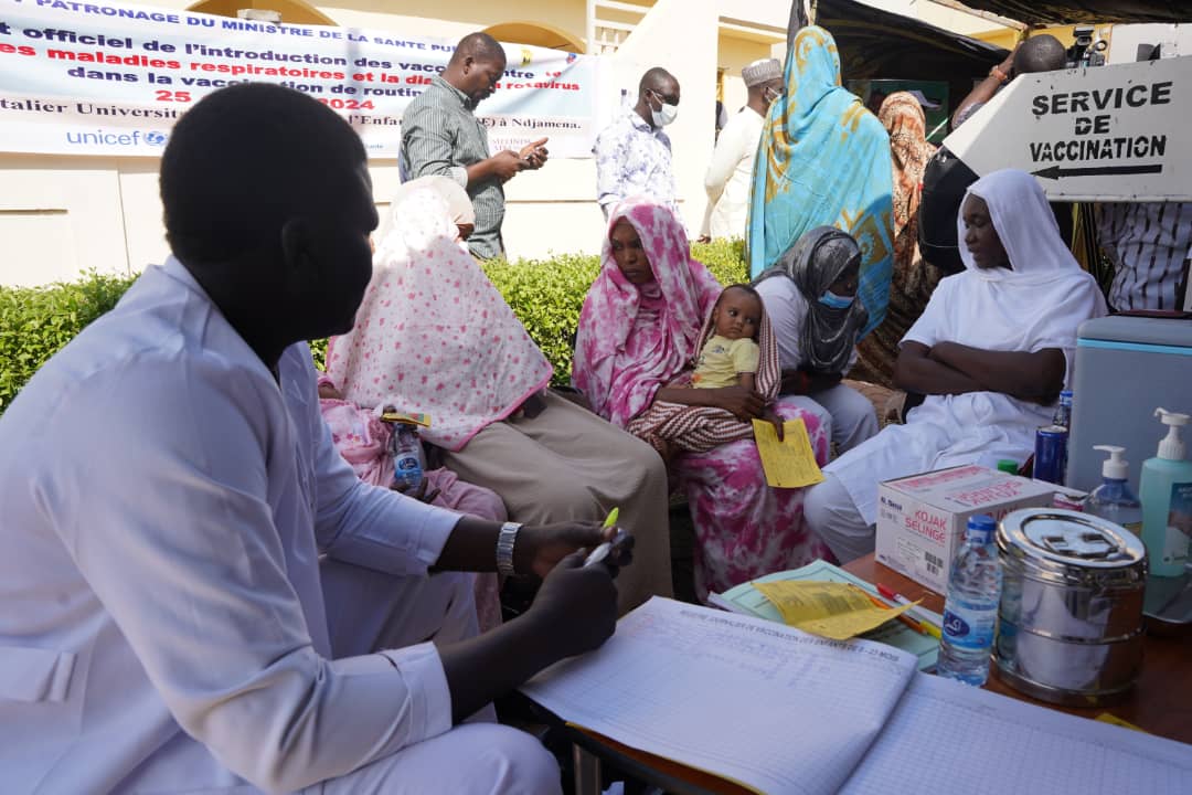 OMS_Afrique's tweet photo. C’est fait !
Le #Tchad 🇹🇩 a introduit, ce 25 octobre 2024, les vaccins contre le paludisme #R21, les infections à #pneumocoques & le #rotavirus dans sa vaccination de routine #PEV.
Désormais, les enfants de 6 à 23 mois pourront se faire vacciner et se protéger contre le #paludisme, la diarrhée aiguë et des maladies telles que la #méningite et la #pneumonie.
#LesVaccinsSontEfficaces