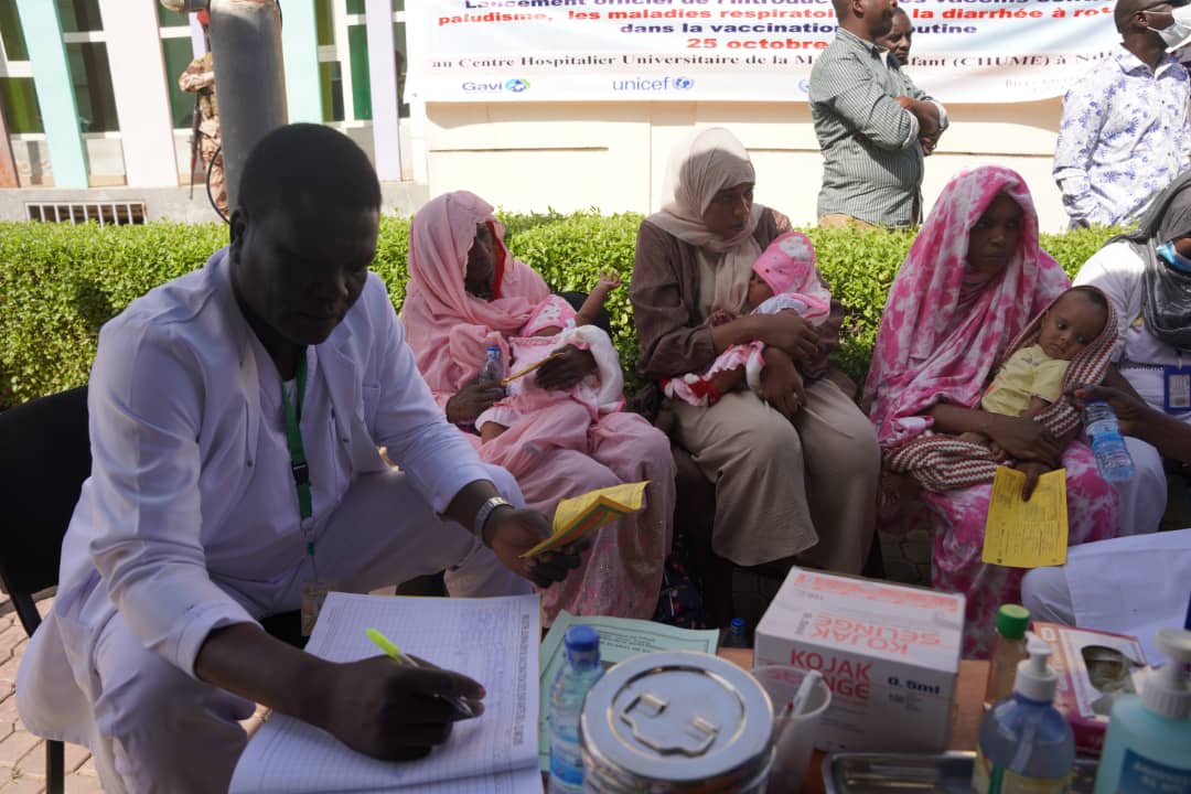 OMS_Afrique's tweet photo. C’est fait !
Le #Tchad 🇹🇩 a introduit, ce 25 octobre 2024, les vaccins contre le paludisme #R21, les infections à #pneumocoques & le #rotavirus dans sa vaccination de routine #PEV.
Désormais, les enfants de 6 à 23 mois pourront se faire vacciner et se protéger contre le #paludisme, la diarrhée aiguë et des maladies telles que la #méningite et la #pneumonie.
#LesVaccinsSontEfficaces