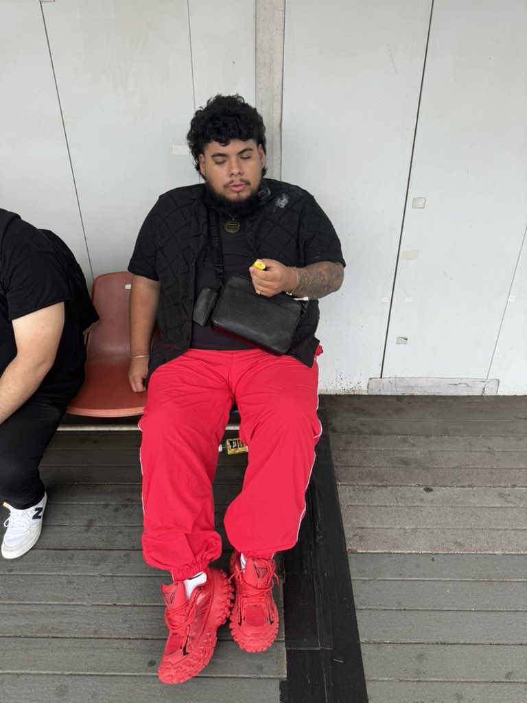 ayeebigbryan's tweet photo. Linebacker drip 🖤 https://t.co/ByXkG8r8ez