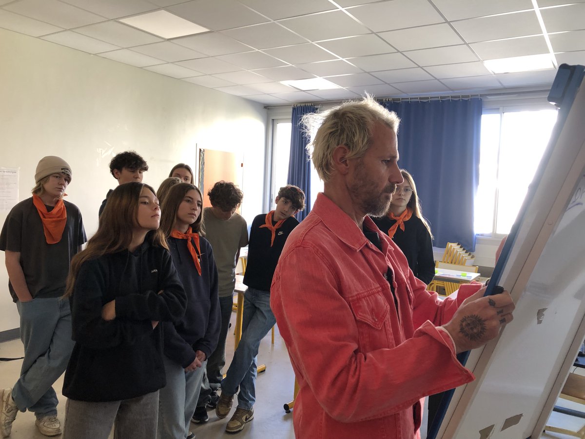 CartooningPeace's tweet photo. [PÉDAGO]
Cartooning for Peace est intervenu au Festival international des droits des enfants et de la citoyenneté (#FIDEC) 2024, organisé du 21 au 24 octobre 2024 par @FrancasFede, avec @CartoonsMrt, dessinateur membre : https://t.co/7eQDT3Uez2 https://t.co/l4kNAtxjR1