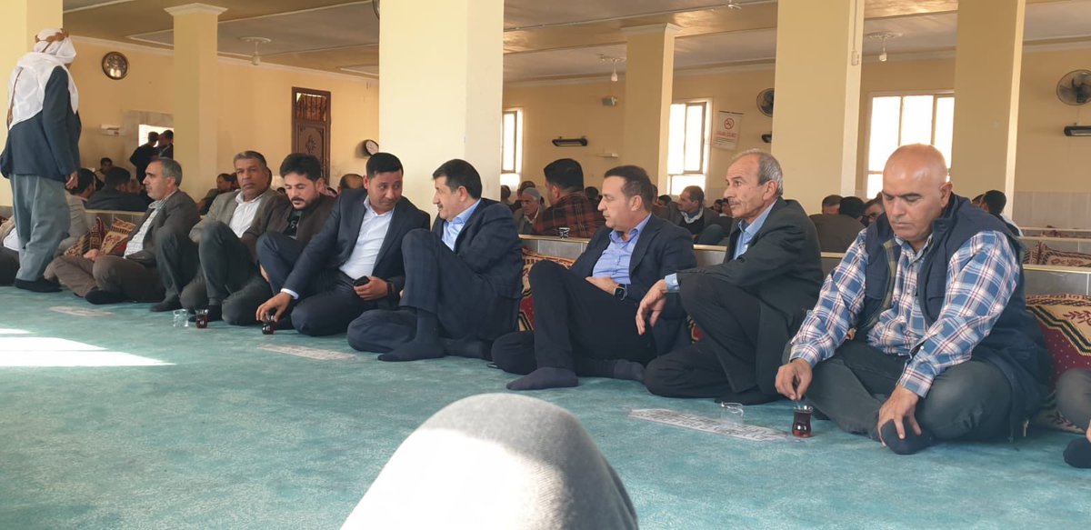 MehmetEkinci63's tweet photo. Eyüp Peygamber Makamı’nda cuma namazını kıldıktan sonra kıymetli Eyyübiye’li hemşehrilerimizle buluşma fırsatı bulduk. Namaz sonrası ise Demir ve Kaya ailelerine taziye ziyaretinde bulunarak acılarını paylaştık. https://t.co/hNCyVTGDJS