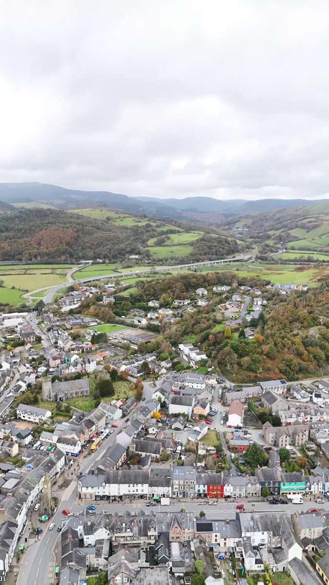 shane46vaughan's tweet photo. #machynlleth with the new bridge in the background https://t.co/wKLJD2TzUr