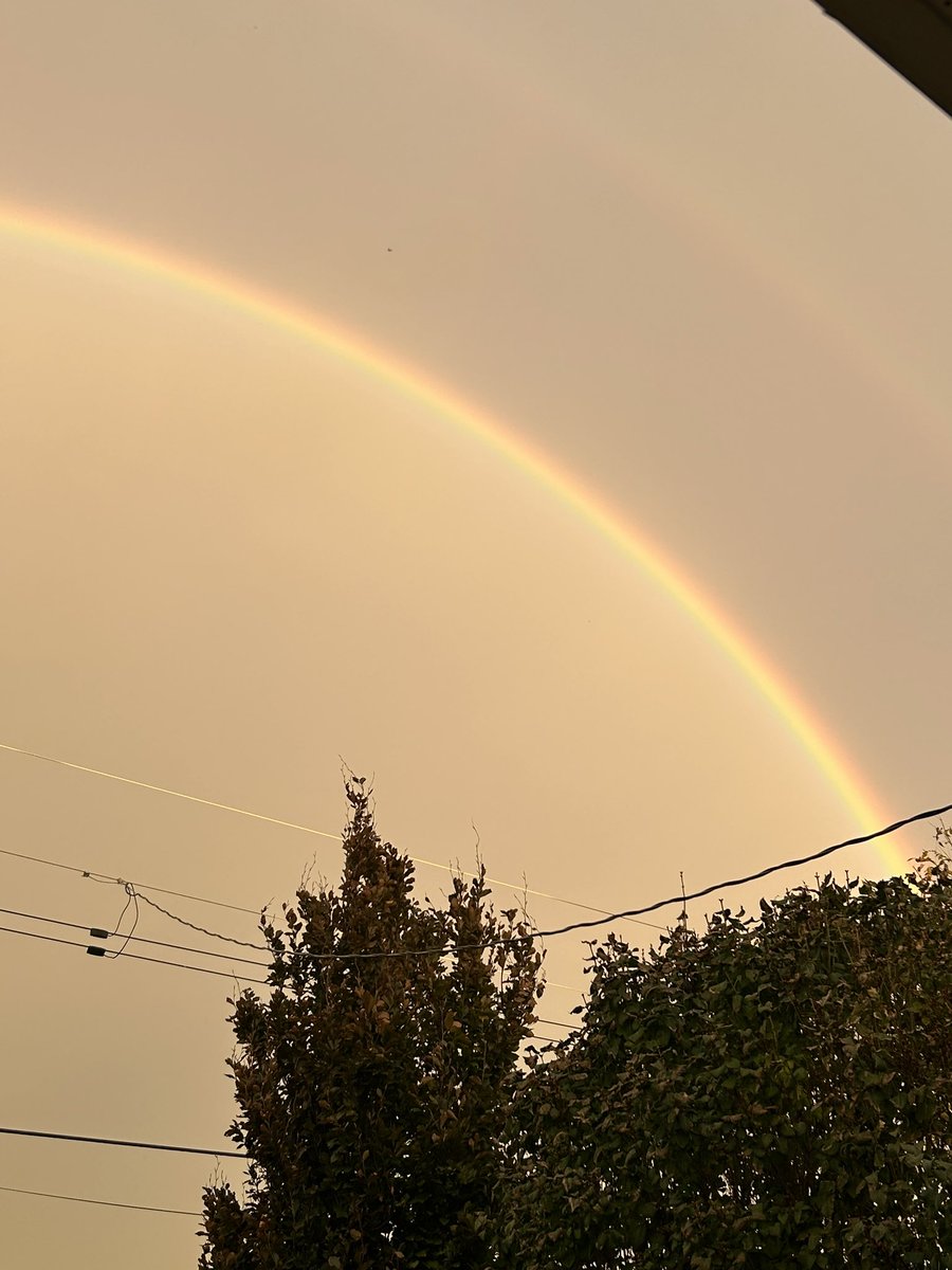 BarkleyNancy's tweet photo. Double rainbow 🌈 #GoodMorningFriday #luckintheair https://t.co/6Z5GIbUzrD