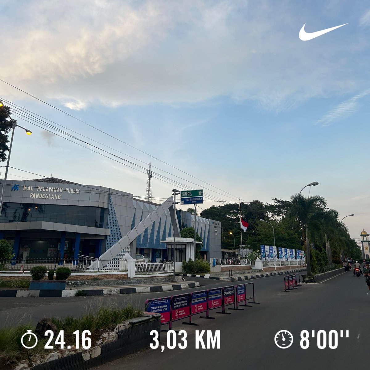 ronifauzan_'s tweet photo. lari 3km terbaik yang pernah ada. alhamdulilah bisa jalan, dan pelan-pelan bisa lari lagi sehabis cedera, walau masih nahan rasa sakit tapi ini suatu kebanggaan

run roni run! https://t.co/df4F9nbovl