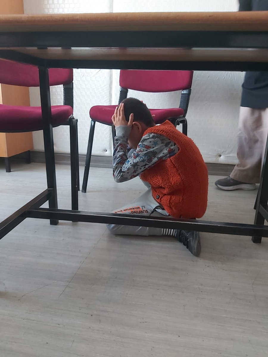 OzelUyg's tweet photo. Okulumuz afete hazırlık kulübünün organize ettiği ^Deprem ve Yangın Tatbikatı"ndan kareler @ISPARTAVALILIK @ispartamem @recai_ocak @fevzigcluu @sk_355 @MebOrgm https://t.co/UVDx8FSH3N