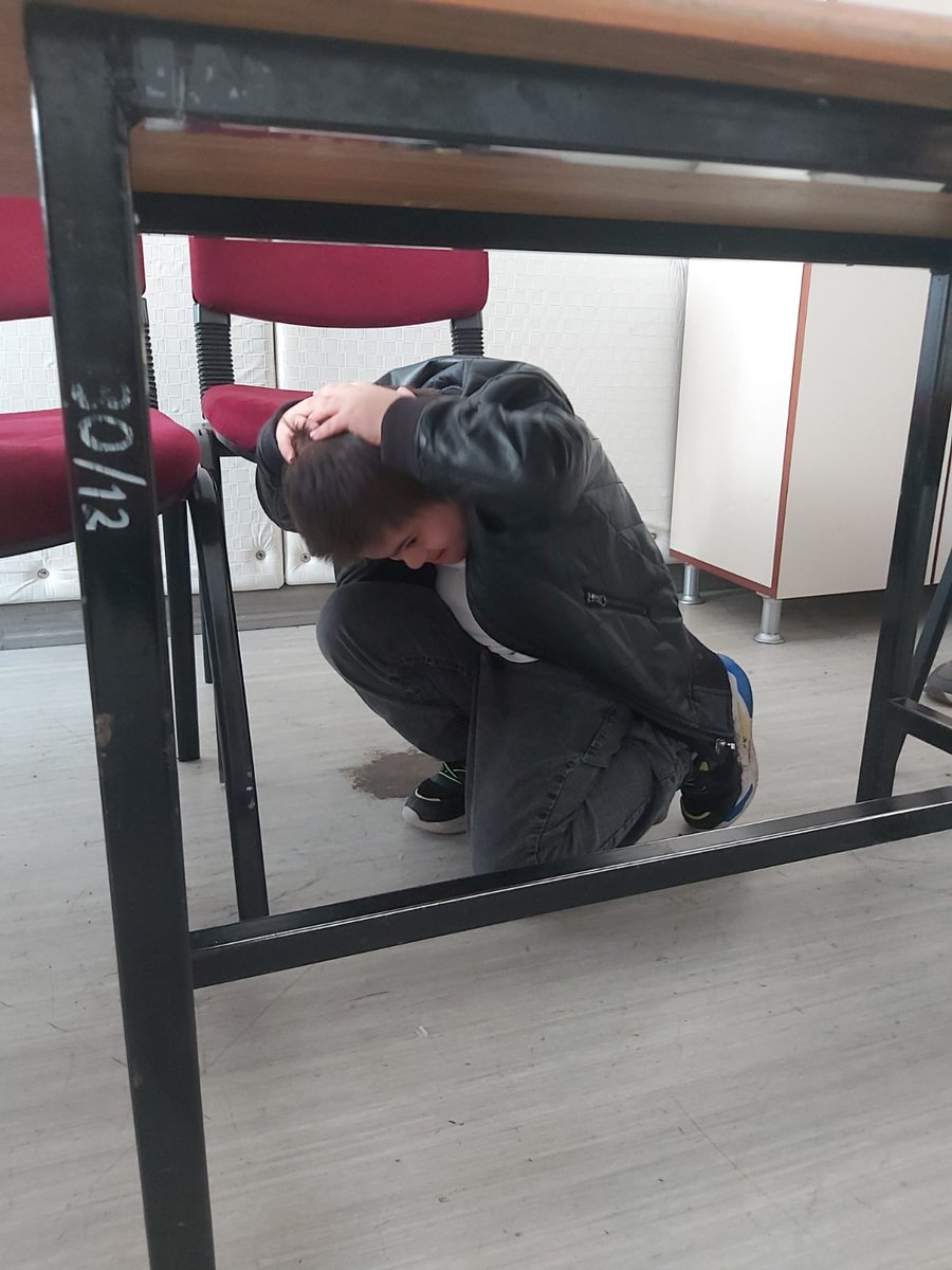 OzelUyg's tweet photo. Okulumuz afete hazırlık kulübünün organize ettiği ^Deprem ve Yangın Tatbikatı"ndan kareler @ISPARTAVALILIK @ispartamem @recai_ocak @fevzigcluu @sk_355 @MebOrgm https://t.co/UVDx8FSH3N