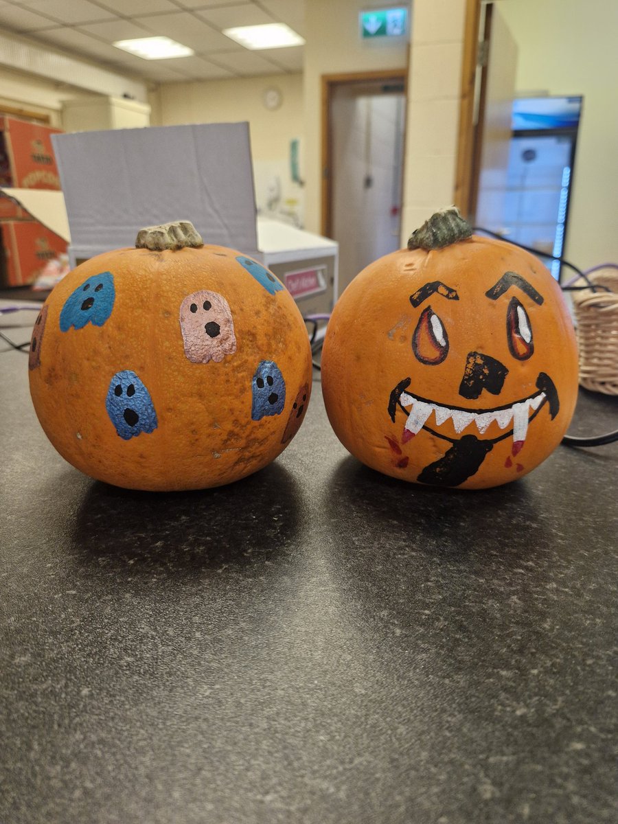 TY Horticulture decorated these beautiful pumpkins, proudly displayed throughout the school!

<a href="/StMacDarasCC/">St. Mac Dara’s Community College</a> <a href="/ddletb/">Dublin & Dún Laoghaire ETB</a> 
#horticulture #pumpkindecorating #halloween2024