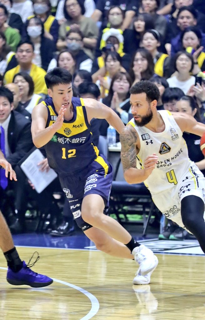32Yukarikun's tweet photo. #BREX
#vs群馬戦
#高島紳司
#GoodDefense✨️

3枚目のトレイさんの表情が、もーやだズーッと付いてくるー😟みたいな感じに見えた！高島くんグッディ！！ https://t.co/Zbrb9zqD2A