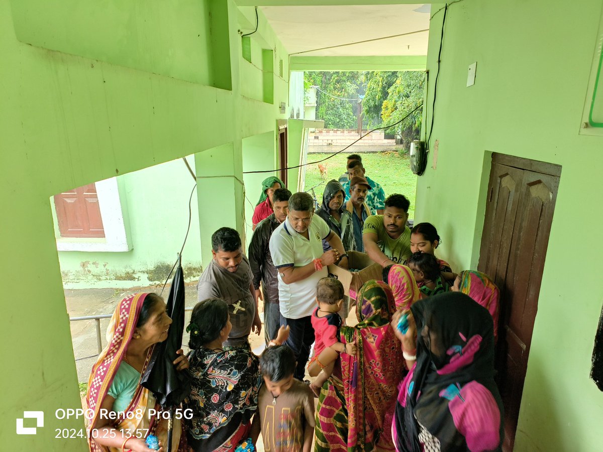 SwarupDas_Bls's tweet photo. #CycloneDana (25-10-24)
Today we visited #Srirampur GP of #Balasore Sadar Block along with #TeamBJD to enquire about the damage by cyclone "DANA".
Interacted with the villagers, enquired about their welfare, food & drinking water arrangements.
@Naveen_Odisha @bjd_odisha https://t.co/lEOrMNPLPk