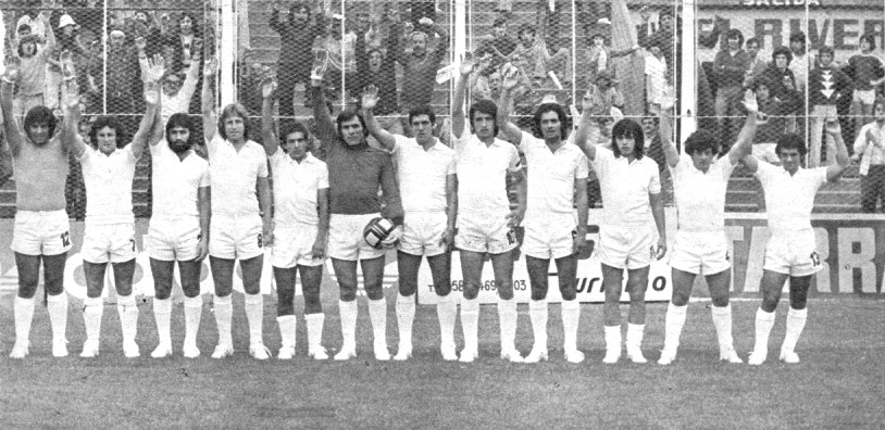 Octubre de logros. A 49 años del "campeón del pueblo". El 25-10-1975 <a href="/qacoficial/">Quilmes A.C.</a> vencía a Comunicaciones por 4-2 y se consagraba en Primera B -a 4 fechas del final- con un equipazo que mañana (a las 11.00) será recordado en nuestro museo