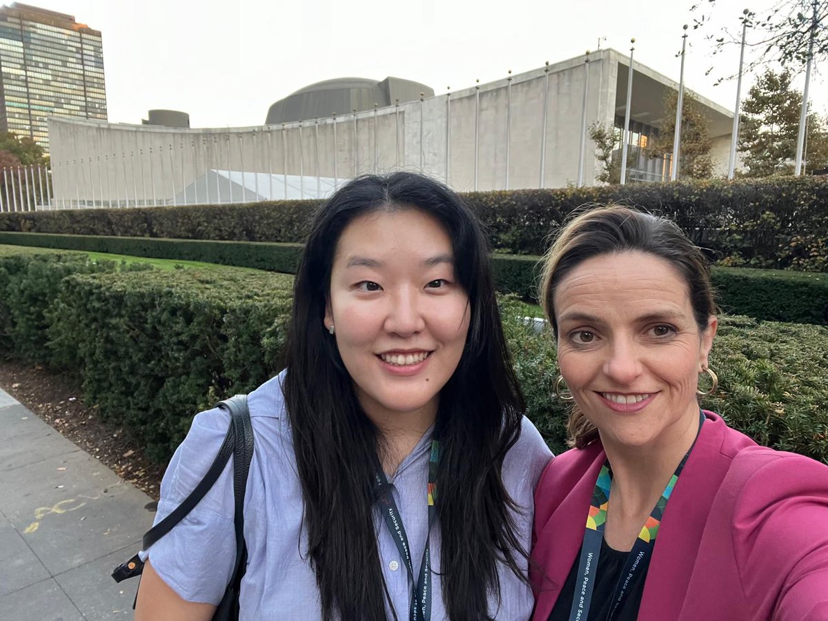 Canada_YPS's tweet image. 🌍 This week, CCYPS joined @WPSNCanada in NY for #WPSWeek, focusing on the synergy of #WomenPeaceSecurity &amp;amp; #YPS.

We discussed expanding spaces for young women in #WPS &amp;amp; advancing #Youth4Peace in foreign policy. Grateful for 🇨🇦's UNSC statement honoring young women leaders!✊💬