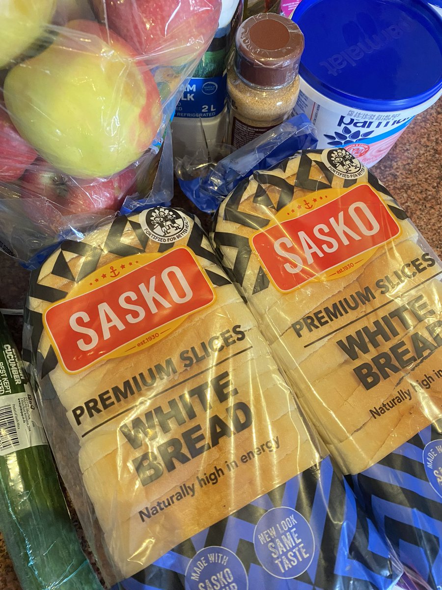 The unreal deals on the @PicknPayASAP app are INSANE! 🔥 I got two Parmalat strawberry smooth yogurts for just R50, fresh bananas for only R34.99, and x2 Score energy drink for R20! 🛒 Don’t miss out! #TapTapASAP z.humanz.ai/picknpaylivesu…