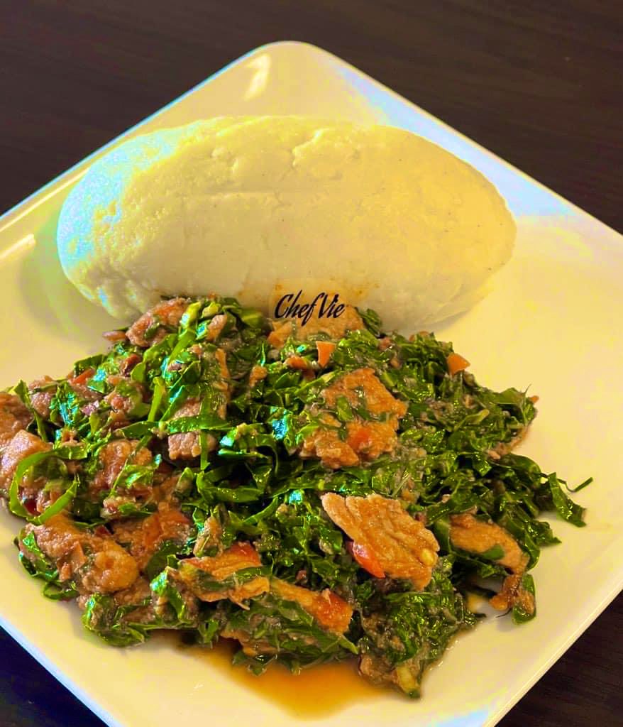Vie_matongo's tweet photo. Zim staple food is sadza. The mealie-meal/corn meal is slowly cooked into porridge, then add more until it reaches a thicker consistency known as sadza. It’s served with different stews, Hayifiridzi, oxtail, muriwo unedovi, muboora etc 🇿🇼
@TeamFuloZim https://t.co/zRdUcSSnbE
