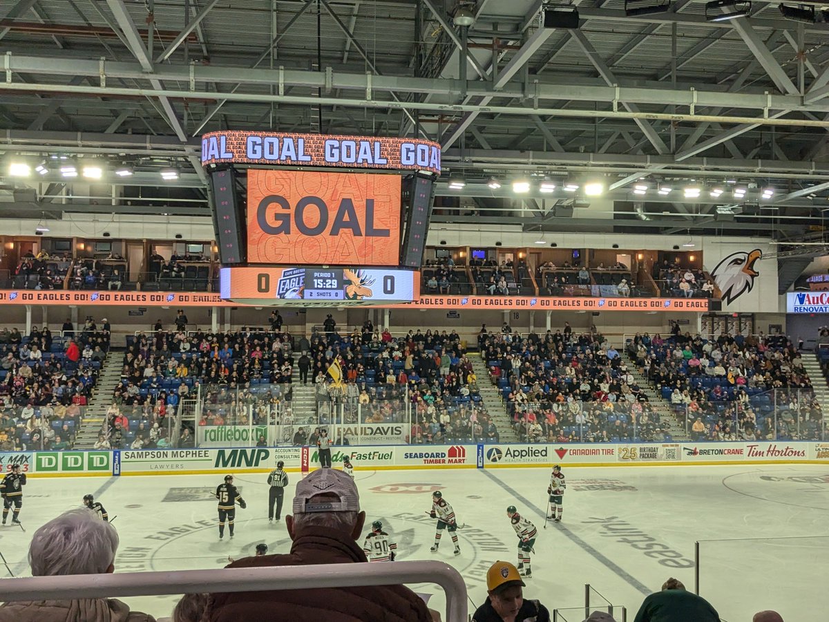 OESscoreboards's tweet photo. Congratulations to @CBEHockey for truly maximizing their new 4mm center-hung scoreboard and rink-side fascia! Your innovative use of these upgrades is elevating the fan experience and creating an electric atmosphere at every game.
#ChoiceofthePros https://t.co/JL6qMahFwf