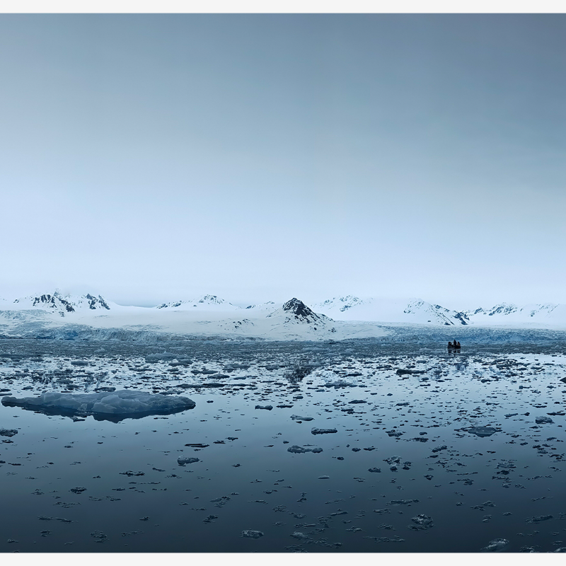 Moto's tweet photo. Raw beauty as far as the 👀 can see. Explore the North pole with @corninggorilla and motorola razr. 
#MotorolaXCorning #GorillaTough