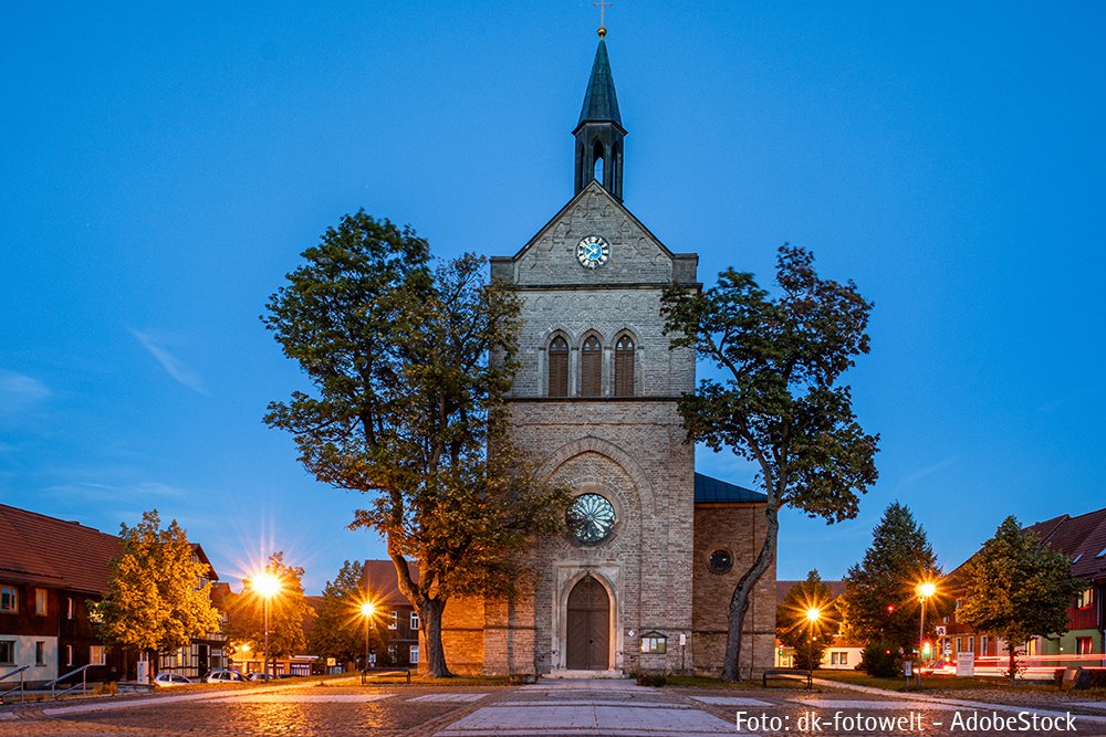 IHKMagdeburg's tweet photo. Mit einem Blick auf die Kirche St. Antonius in Hasselfelde wünschen wir ein schönes Wochenende.
#hasselfelde #sachsenanhalt #ihkmagdeburg #wochenende https://t.co/N50vIwFat9