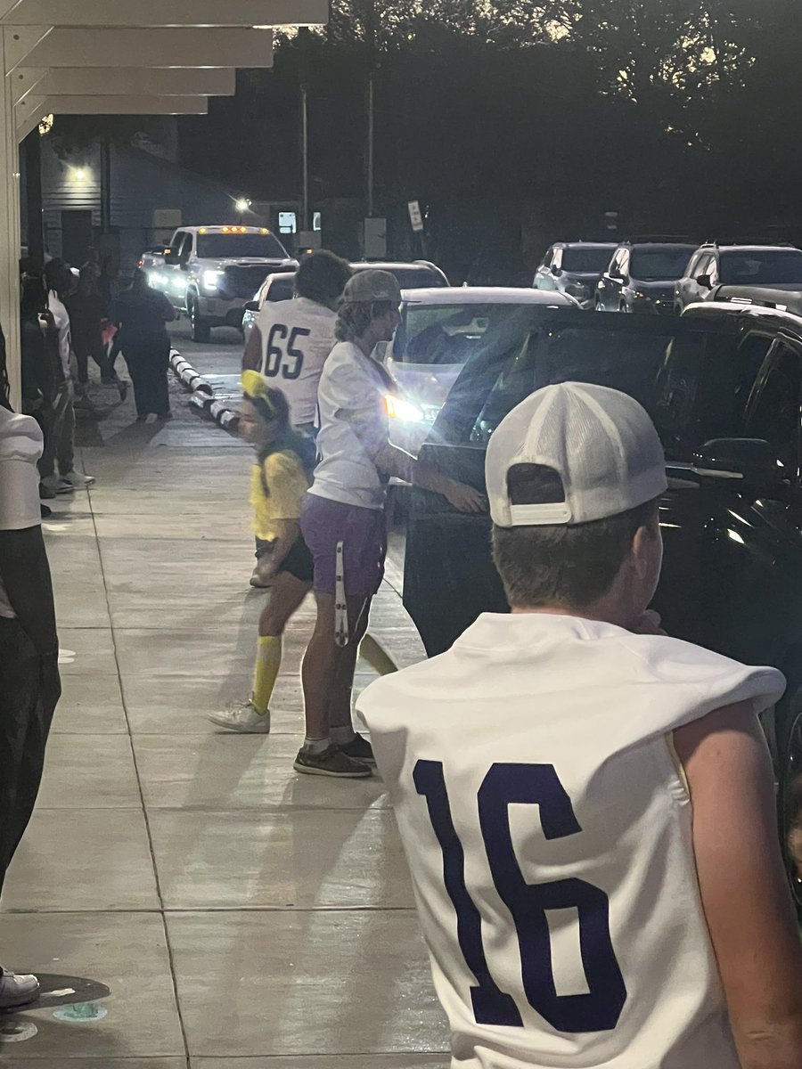 Friday morning game day opening car doors for our FUTURE CHARGERS with <a href="/fulshear_fball/">Fulshear Football</a> &amp; <a href="/fulshearcheer/">The Spirit of Fulshear High School</a> for <a href="/HugginsHounds/">Huggins Elementary</a>. #WeAreFu1shear #DGenerationF