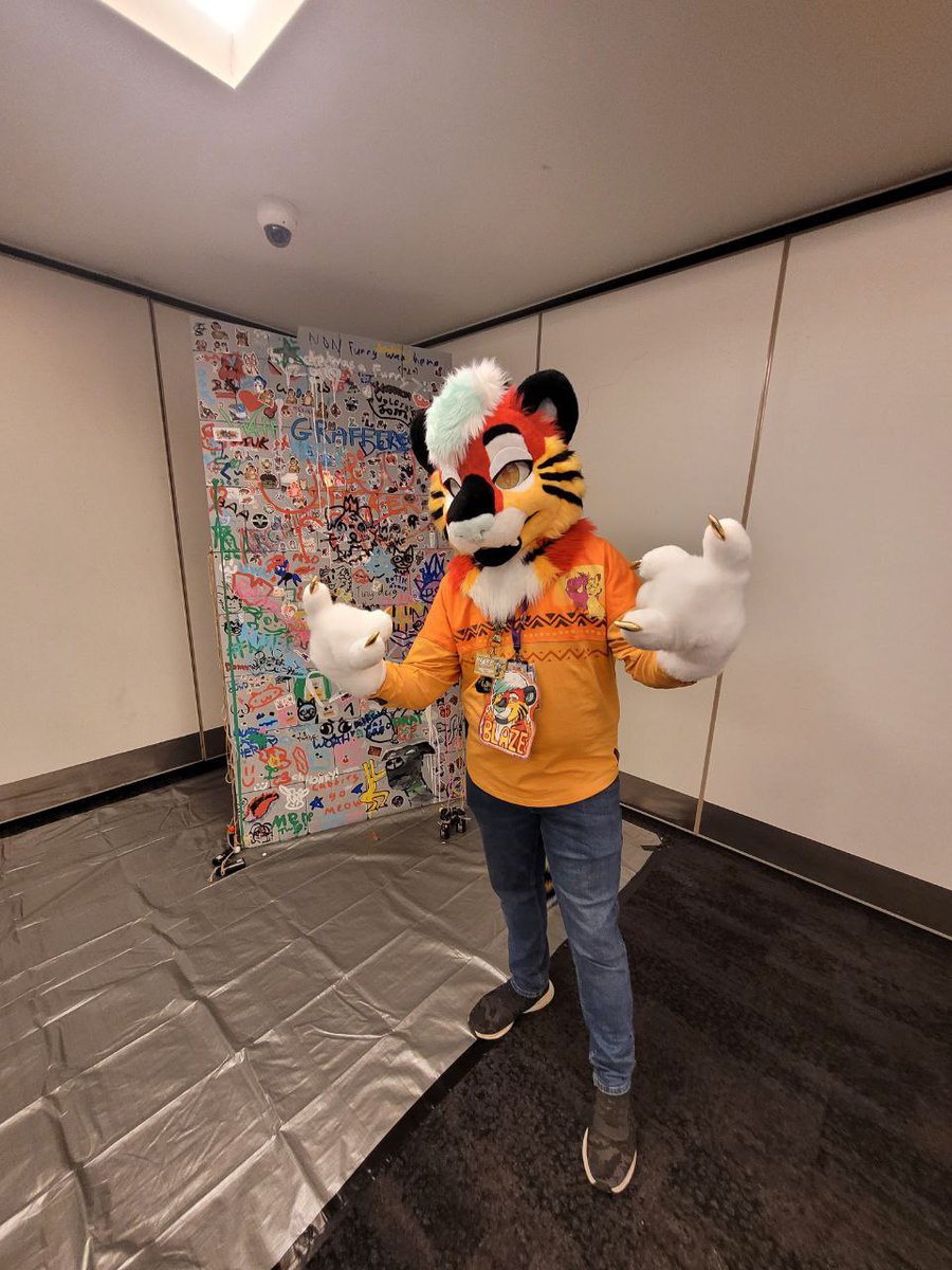 #FursuitFriday getting some photos of blaze🦁❤️