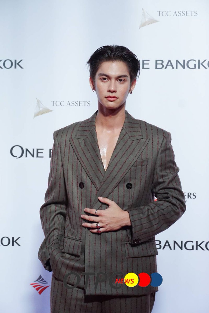 "ไบร์ท วชิรวิชญ์" ร่วมเดินพรมแดง ในงานเปิดตัว "One Bangkok" แลนด์มาร์กแห่งใหม่ใจกลางกรุงเทพฯ ในธีม "Let Our Hearts Beat as One" 

#bbrightvc
#OneBangkokxBRIGHT 
#LetOurHeartsBeatAsOne
#OneBangkok #TheHeartOfBangkok 
#LetOurHeartsBeatAsOne #OneBangkokPeople