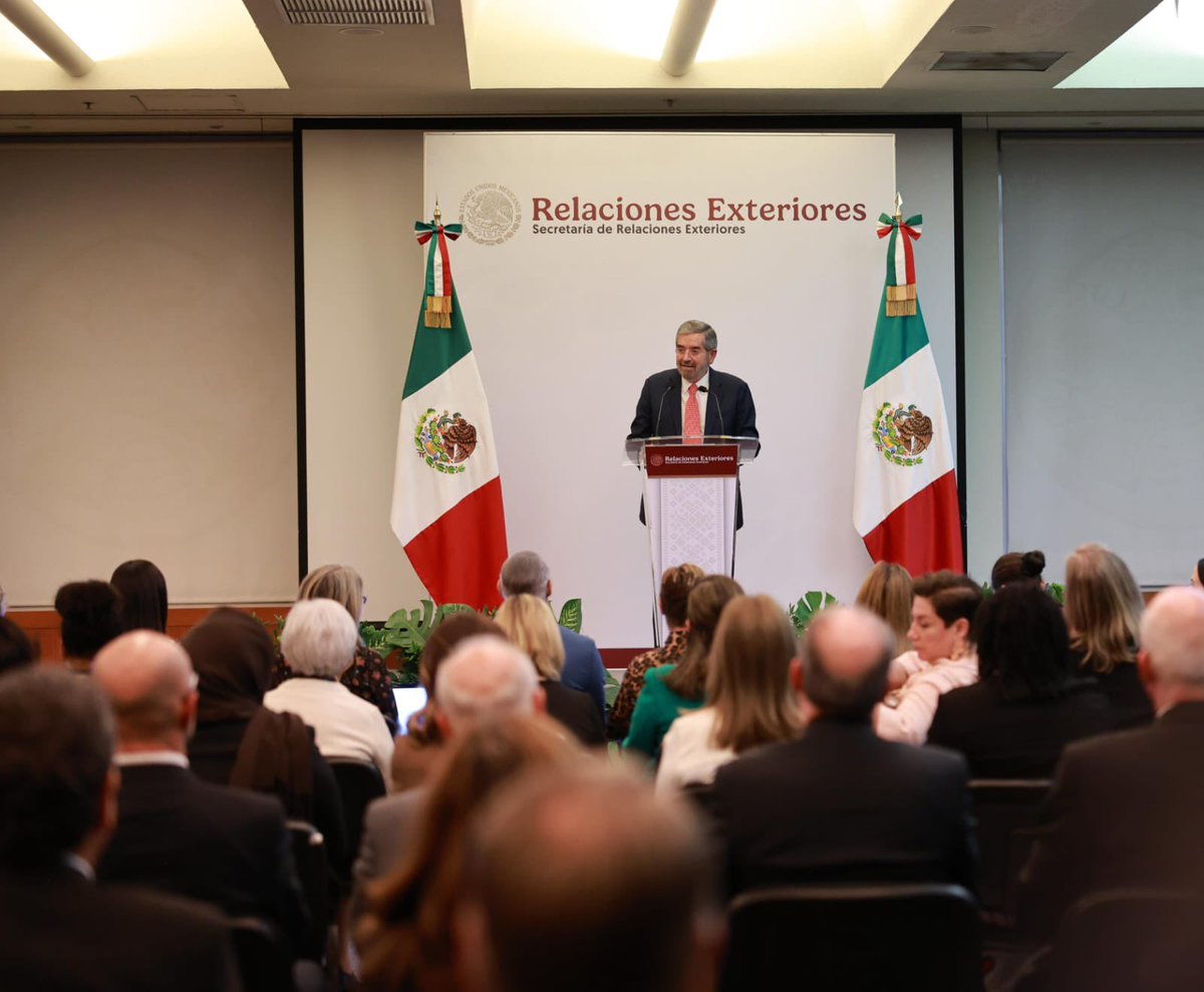 Gracias por el encuentro <a href="/jrdelafuenter/">Seguimiento a Juan Ramón de la Fuente</a> con el cuerpo diplomático acreditado en 🇲🇽
<a href="/SRE_mx/">Relaciones Exteriores</a> siempre un honor de poder interactuar con queridos colegas de la cancillería mexicana.