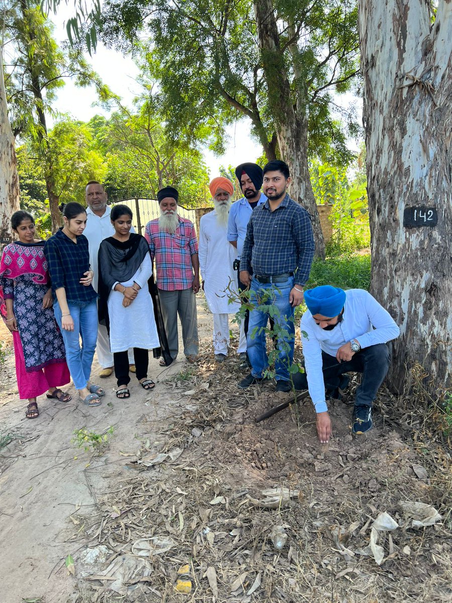 pgbbankofficial's tweet photo. Plantation drive by Punjab Gramin Bank under Special campaign 4.0 
#SpecialCampaign4 @DFS_India #DFS 
@NABARDOnline https://t.co/W6pf9a1ksM