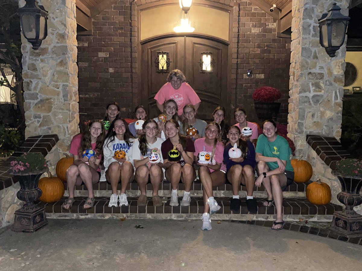 Thursday Theme: Halloween 🎃 👻 

Fun practice &amp; evening of dinner &amp; pumpkin decorating.