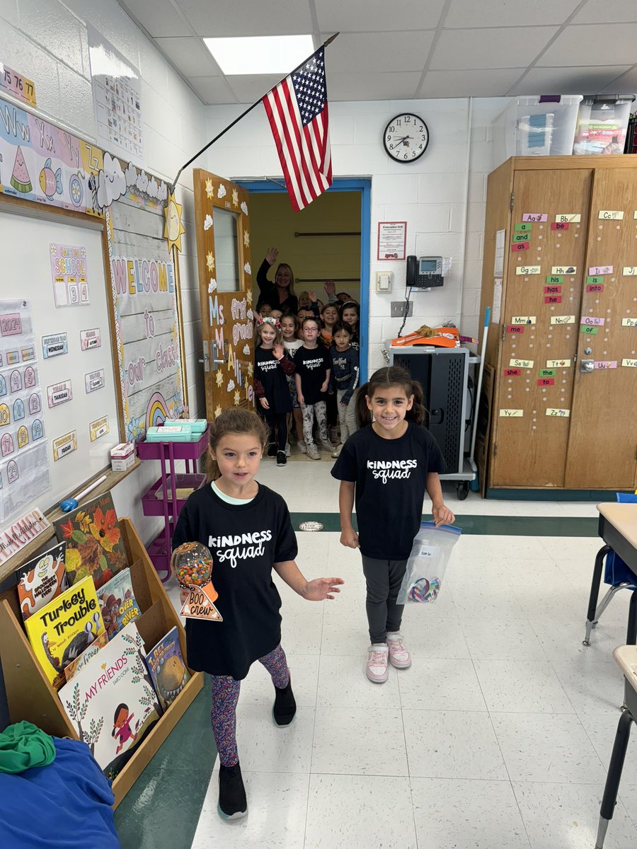 What better way to start the day than with a visit from The Kindness Squad?! Thank you for being so kind!!!! 💙💙