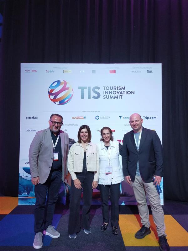 turismecat's tweet photo. 📌 Som al Tourism Innovation Summit a Sevilla @tissevilla
🚀 Presentem com la tecnologia pot millorar el #turismereunions amb una oferta més eficient i sostenible
📢 Aquesta iniciativa forma part de #Befuture, projecte europeu que liderem des de @turismecat https://t.co/2DLf0iQB32