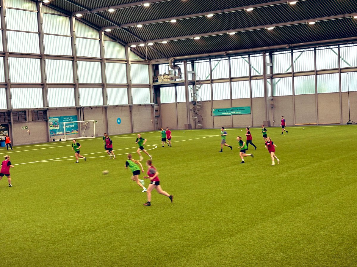 Laura Burns tweet media