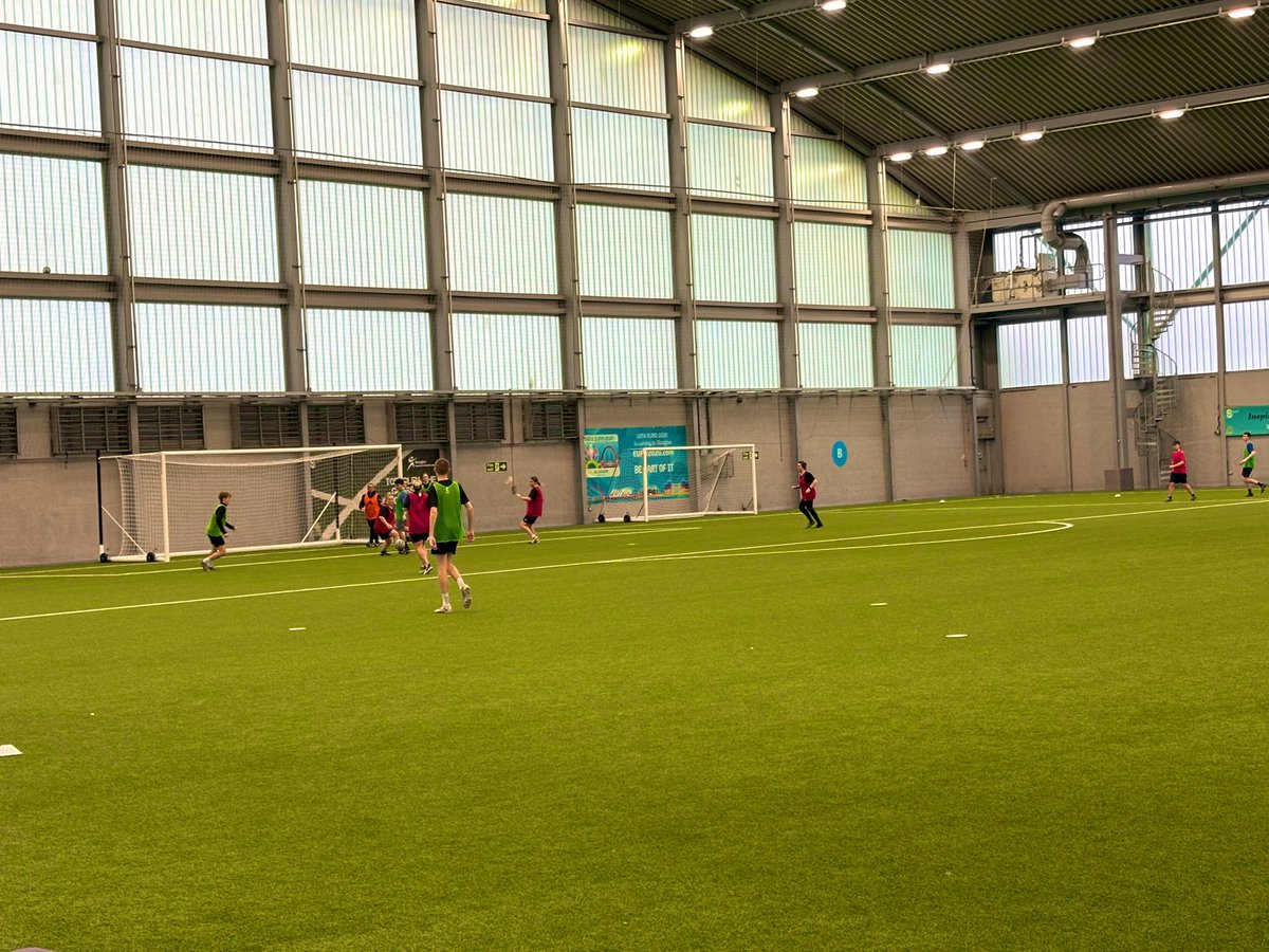 Laura Burns tweet media