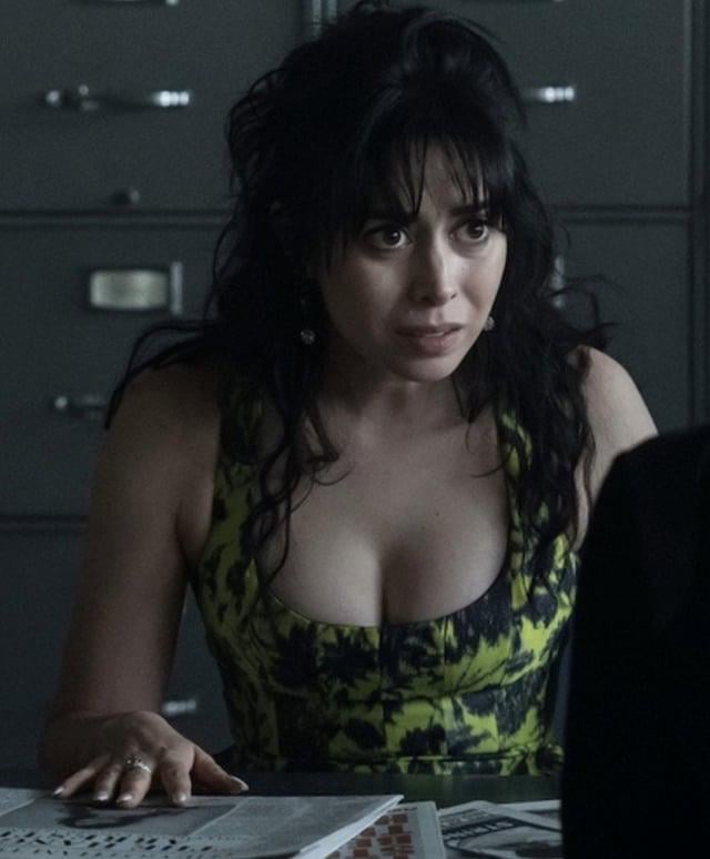DCUQuinnHarley's tweet photo. it's huge time for beautiful big-eyed serial killers https://t.co/pNwlAGpmnT